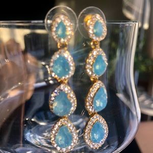 ❄️ Light blue opaque teardrop earrings ❄️b#13